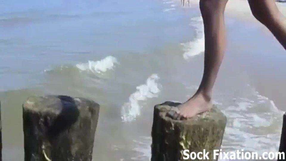 Record us having a lesbian foot fetish orgy