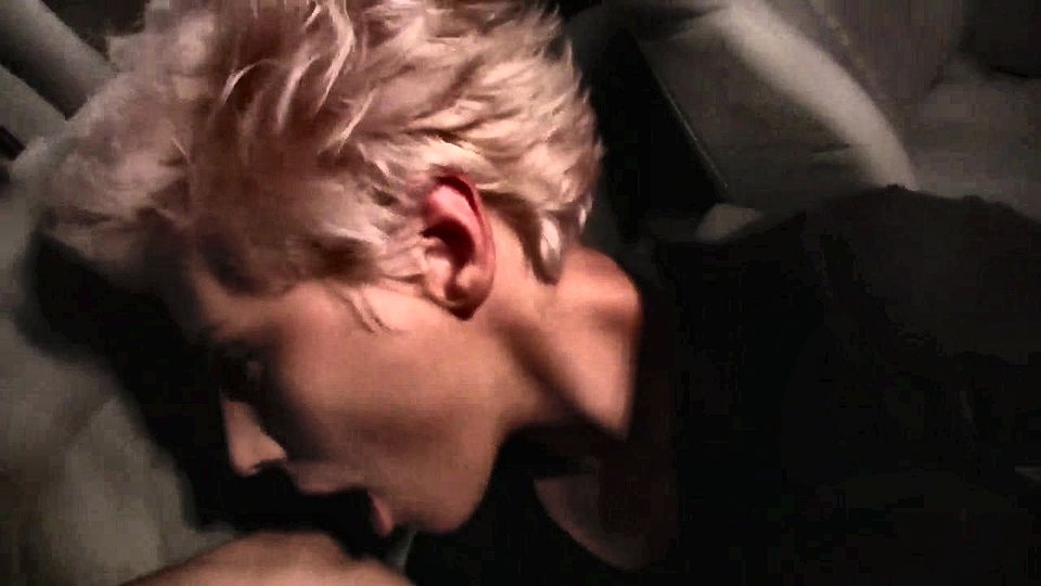 BlowJob Blonde lesbian suck a fat cock for the first time