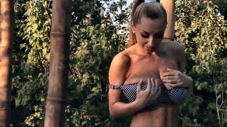 Nice girl wit giant tits
