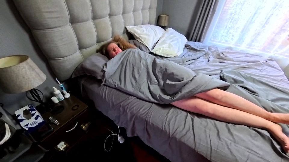 MILF Masturbating Early Morning After Waking up