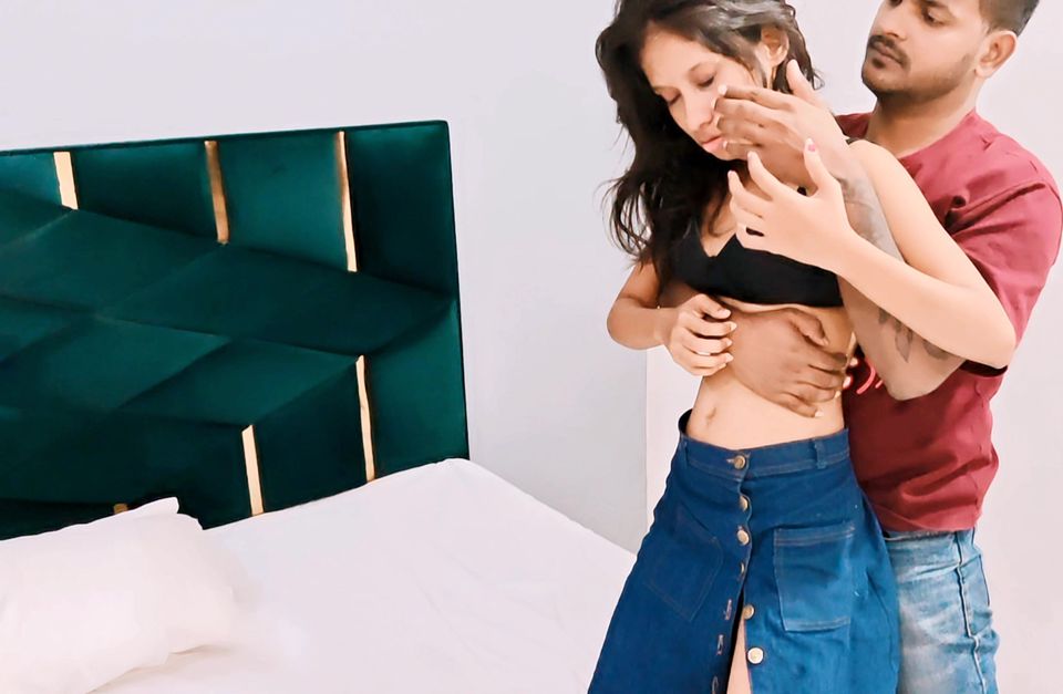 Indian Desi Video Collage boyfriend and girlfriend had hardcore sex in college. Fuck Har Pussy Hindi Audio