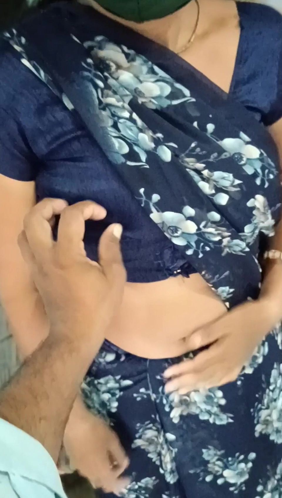 Khoobsurat Kali sadi mein meri bhabhi Badi khubsurat bhabhi ki moti gand land chusa kar mere land per bithakar ke bhabhi ki chudai ki meri s