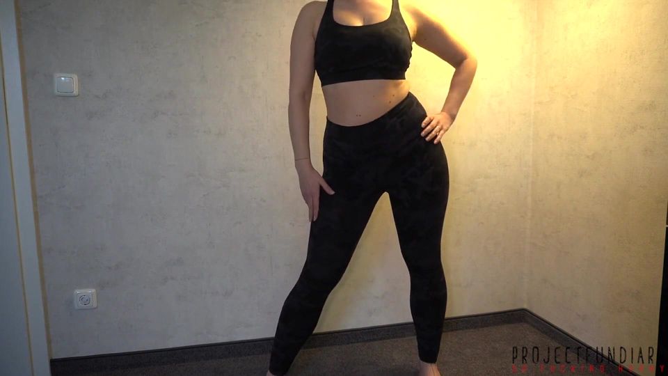 Tight yoga pants girl gets hot creampie