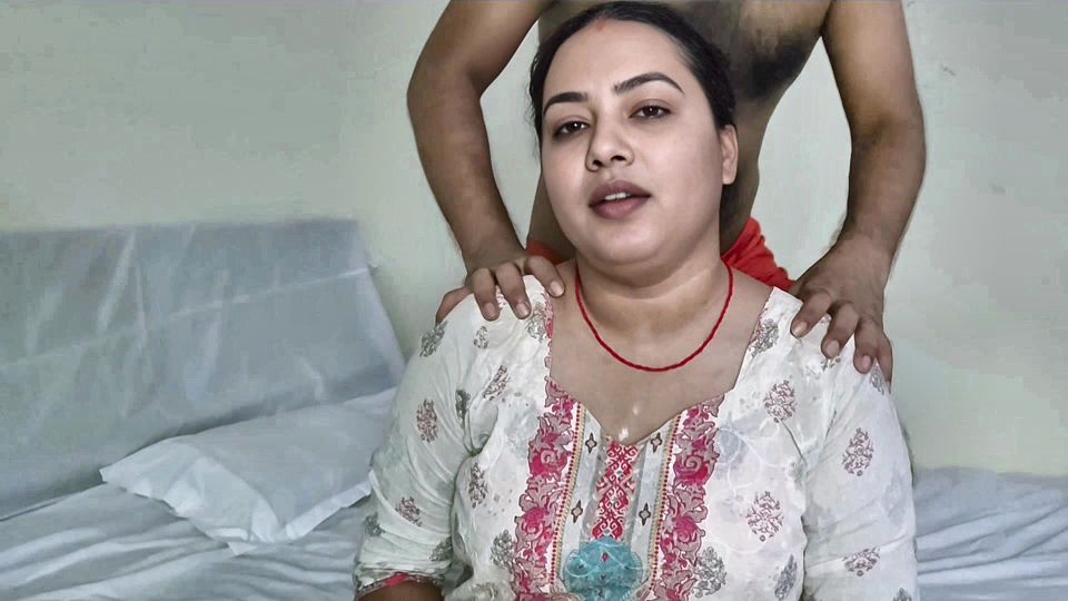 Stepmammi ko message karke unka dard kam kia , stepmummi muh me leke jor jorse chosen lagi