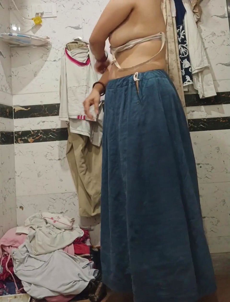 Priya Bhabi Washroom Clean Video