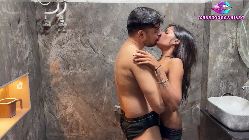 The 'Desi Girl' called the pizza delivery man and then the two of them had sex.