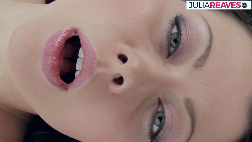 Huge MILF orgasm because of her thick dildo