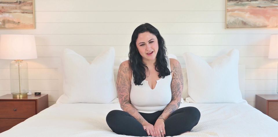 Josie Jaxxon Has Her First Bondage Experience