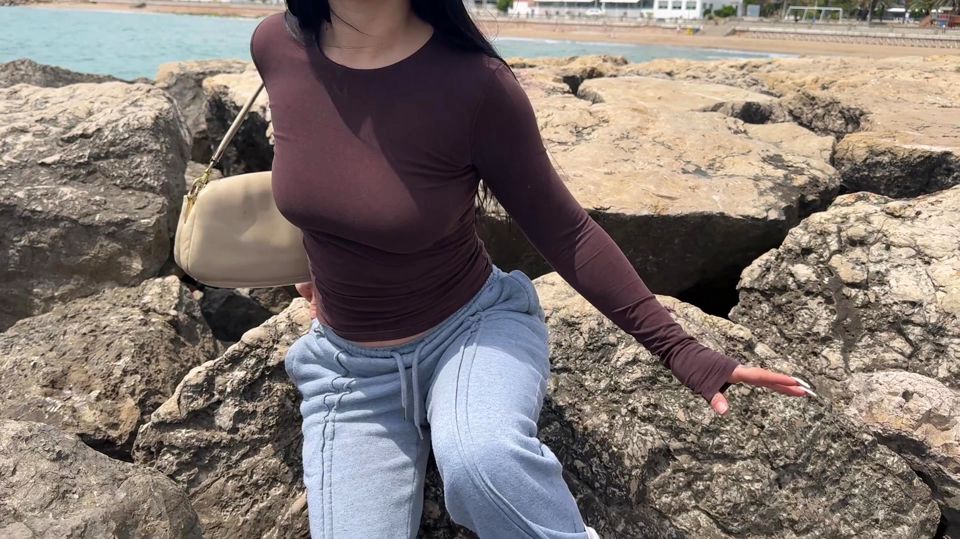 Amateur sex in the beach with Hot Brunette Latina, we were nearly CAUGHT! - Roma Amor