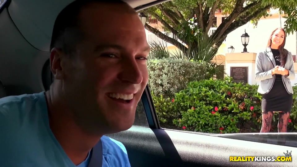 Realitykings - Mature Bobbi Rydell Sucks Sean in a Car Before Stripping Her Colored Stockings for Living Room Sex