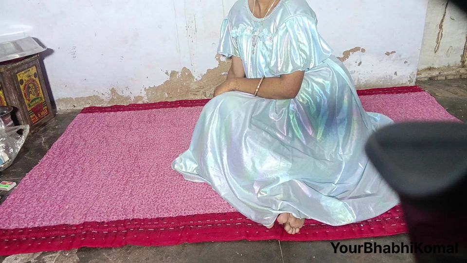 Jija gives gift gaon to her saali and fucks her