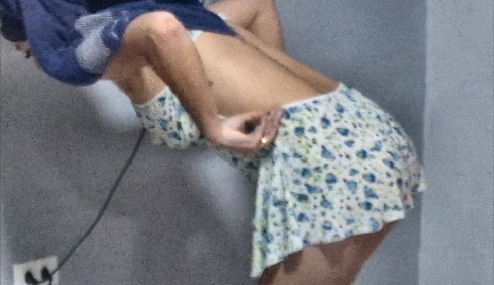 I received the cable TV technician without panties and gave him pussy without a condom!