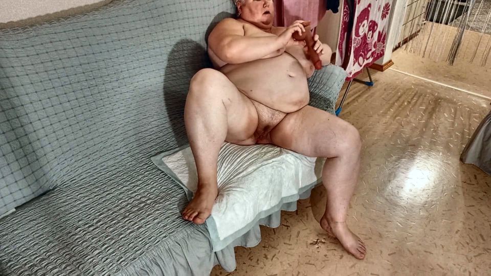 Stepmom Masturbates Meaty Pussy to Squirt