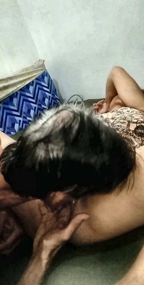 wants dildo and tounge combination to her squirt