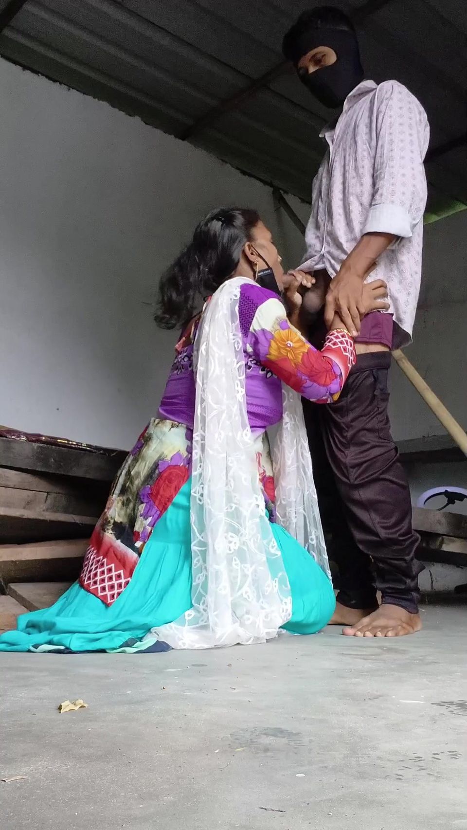Desi muslim girl posay titty fukking