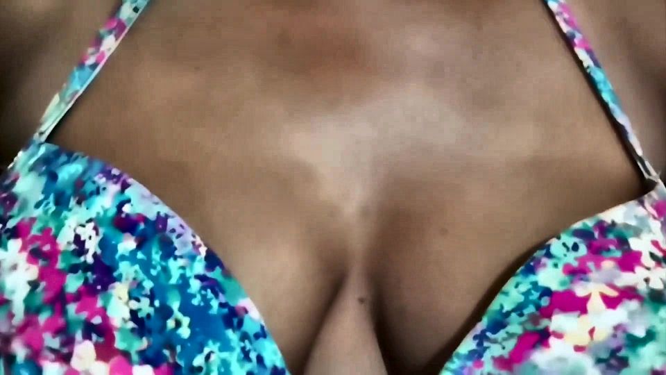 Sri Lankan Teacher Bathing in Saree and Masturbate Until She Cums Loud Moaning and Pissing