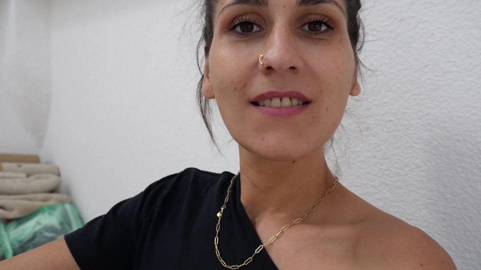 Mina Javed Seduces the Plumber - No Job Stays Dry Here