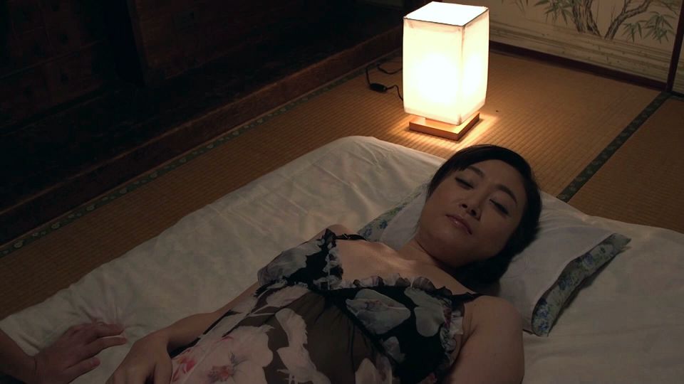 A164F01 We returned to our parents' house just before my wife gave birth. The nipples peeking out at my mother's defenseless look after a long time are just too erotic...!