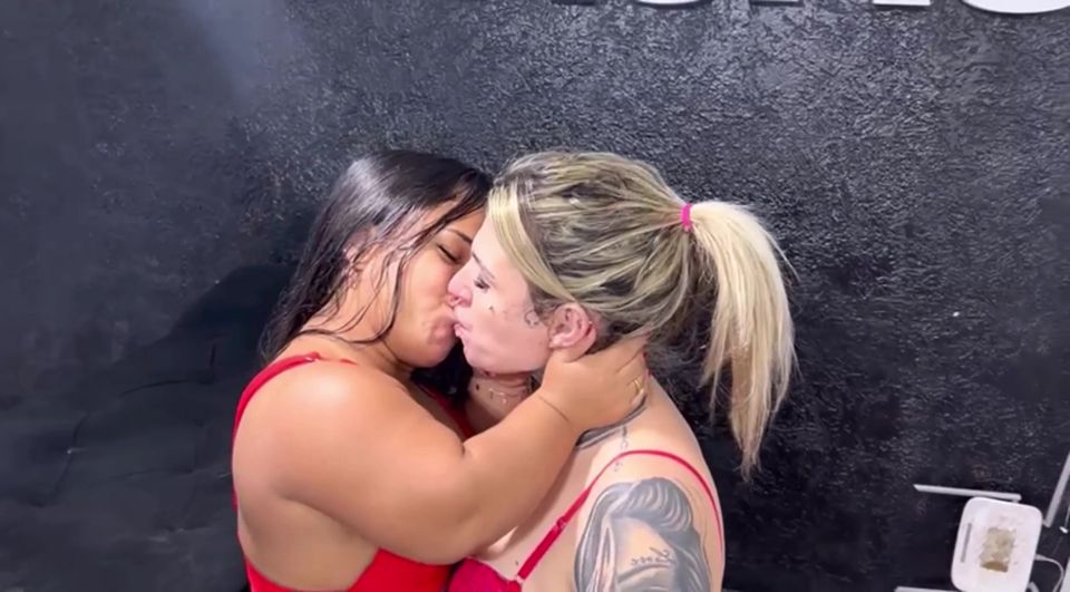The dwarf with the big ass came to visit the people and wanted to do something for the first time she is very ass and pussy