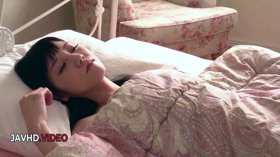 Japanese Rei Mizuna Gives Hot Threesome Blowjob
