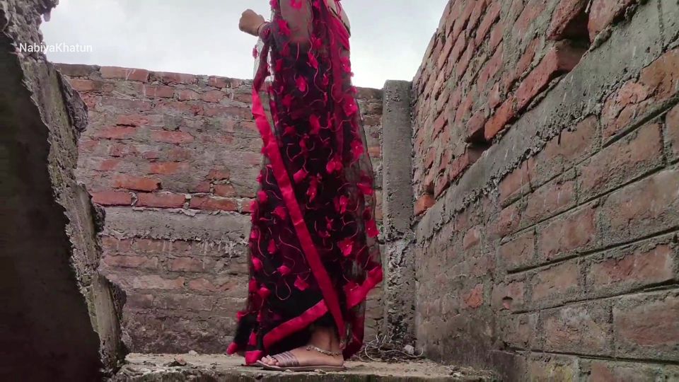 Wow ! You are Looking Good Bhabhi .. indian bhabhi Outdoor sex