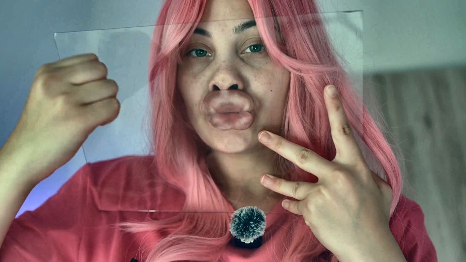 Silly Face Fetish and Pignose in Glass