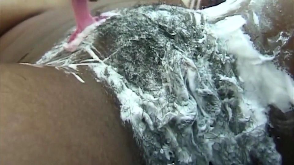 Mature Black MILF Shaved Before Passionate Bedroom Ride