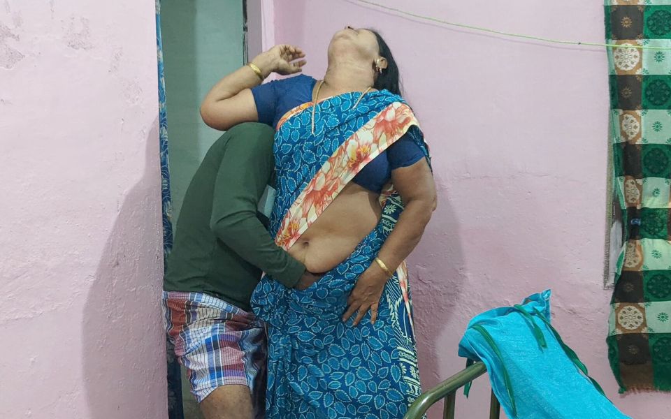 Hot Amateur Indian Mature Babe Surrenders to Deep Passionate Love