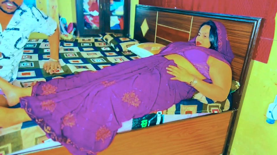 Servant Was Pressing Bhabhi's Feet When He Suddenly Started Touching Her and Ended Up Fucking Her