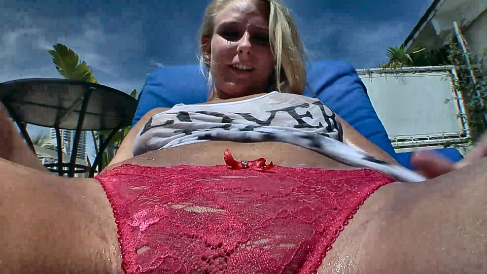Sexy blonde teen feels the good taste of a big hard cock