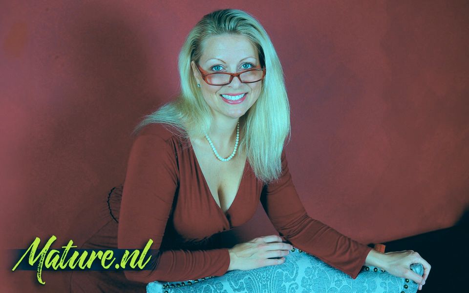 Hot Blonde MILF Gives a Sexy Strip Tease & Fingers Her Pussy
