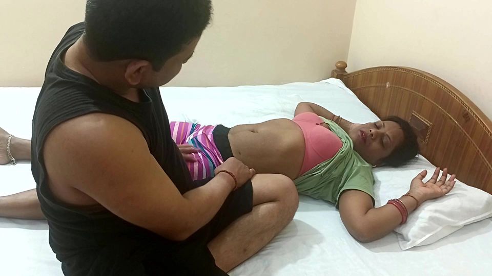 English Professor Fucking Roughly with Chemistry Teacher Sila Madam-when She Watching Porn and Fingering Pussy on Bed