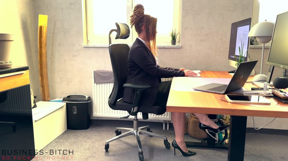 Boss fucks secretary rough in the office