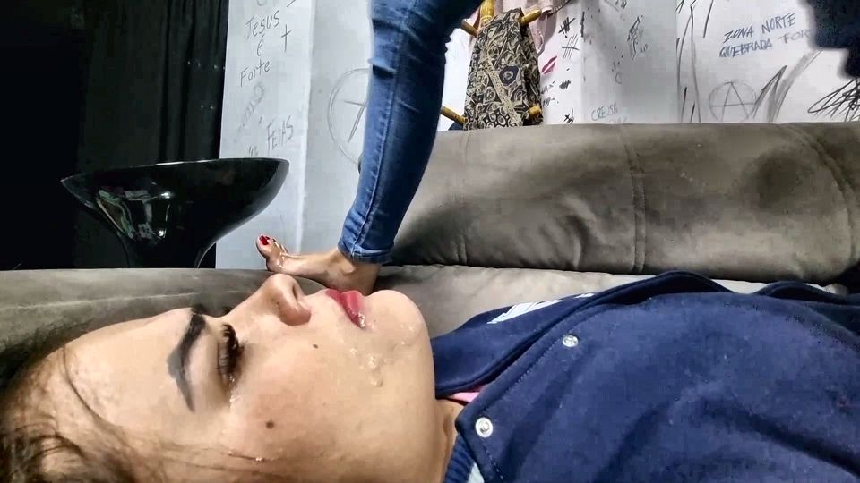 Deep Feet Extreme - the Students Feet Swallow Fight