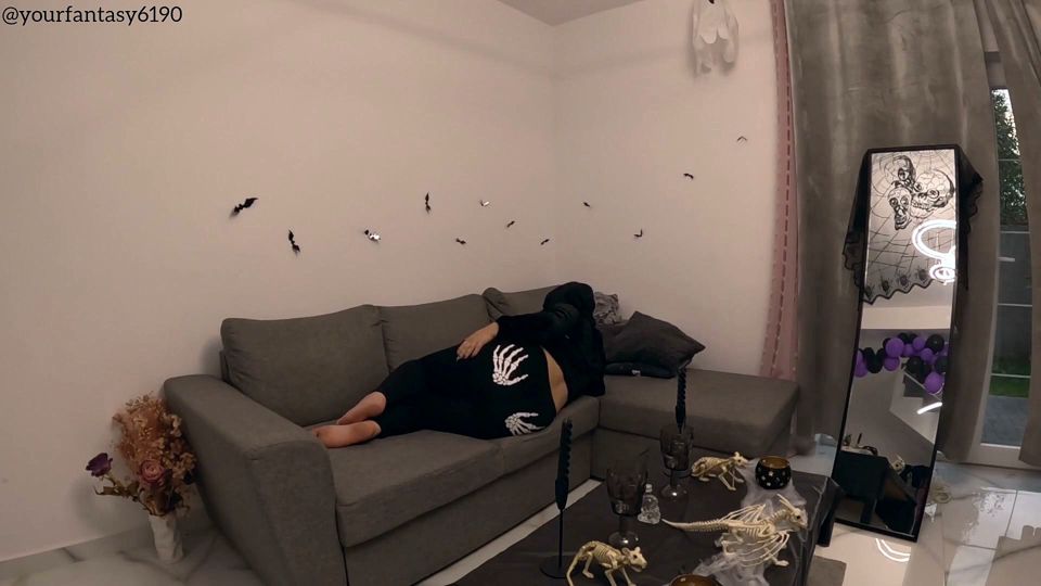 Spooky Farts in Leggings