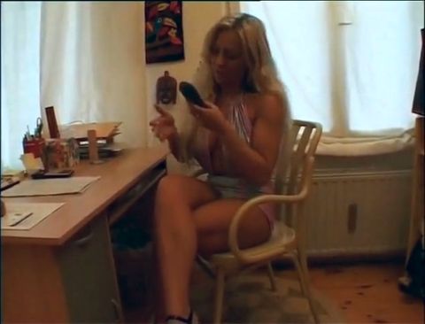 Pierced blonde babe loves to get off while on phone