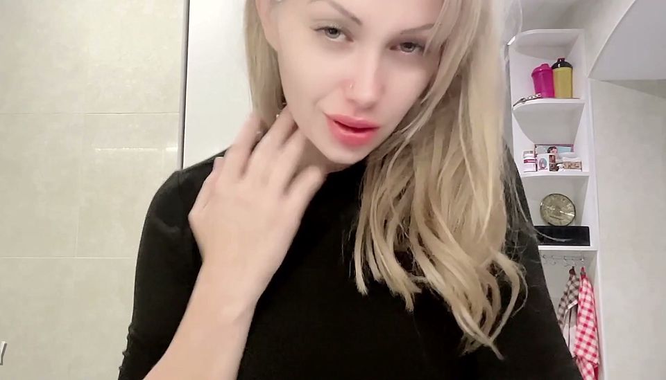 Extremely seductive & naughty lips worship and JOI session