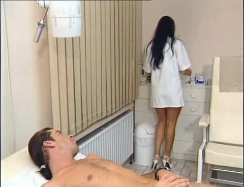 Brunette Horny MILF Was Happy to Suck a Big Cock Before She Get Fuck