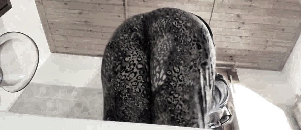 Pee session wc