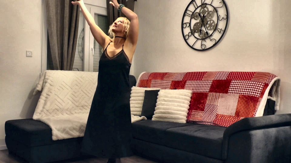 Mature Blonde Amateur Wife Enjoys Sex on Sofa