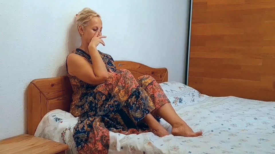 Amateur Blonde Mature Wife Enjoys Oral Sex