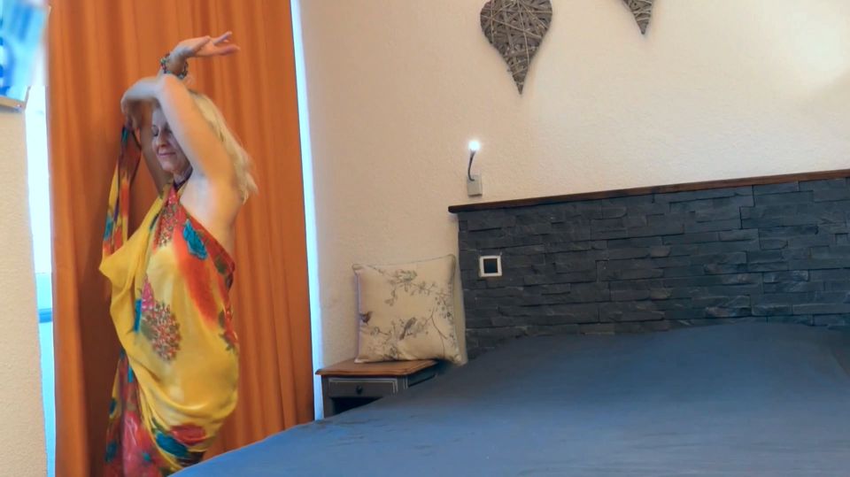 Amateur Blonde Mature Wife Enjoys Dancing and Sex
