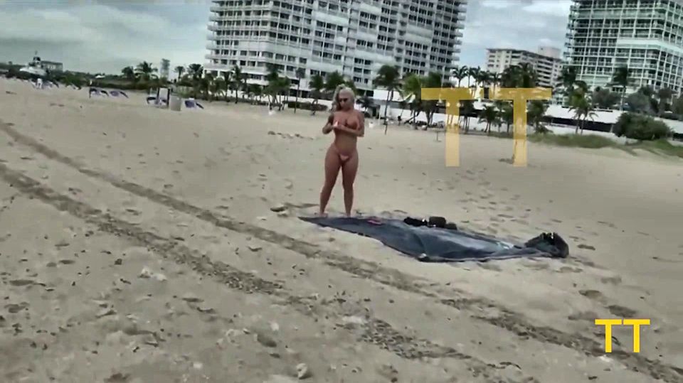 Brandi Bae Gives Stranger Random Handjob on Public Beach
