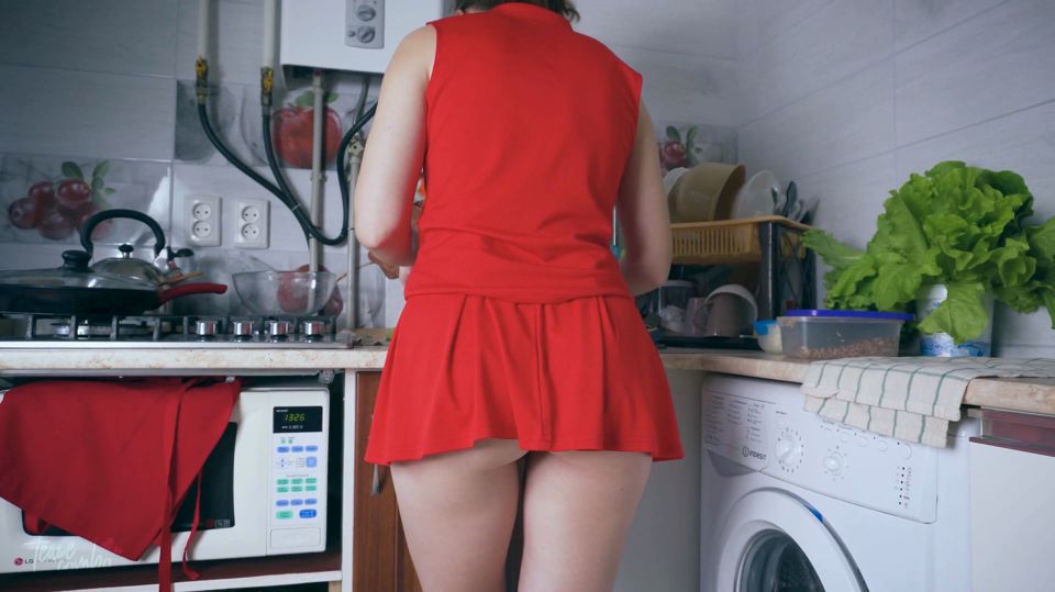 Upskrt Video of Hot Wife Cooking