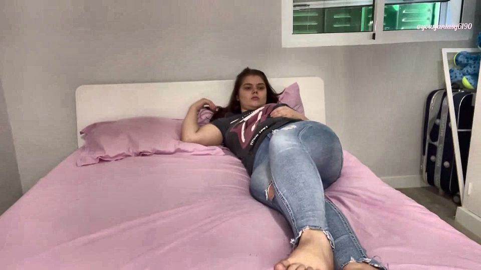 Long and noisy farts in jeans