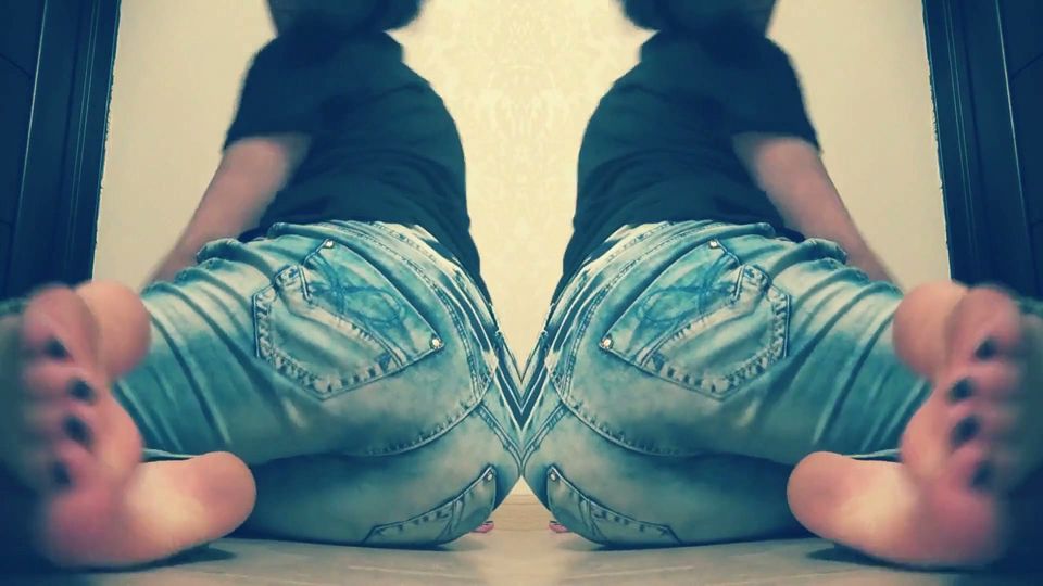 Bare feet in jeans JOI CEI
