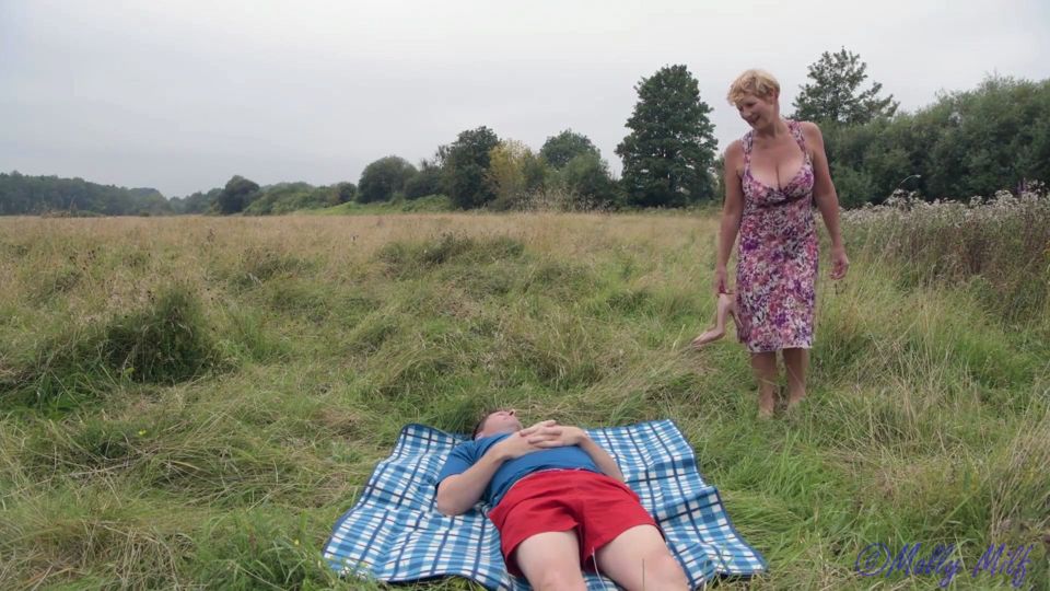 Outdoor Sex - Picnic Time Surprise