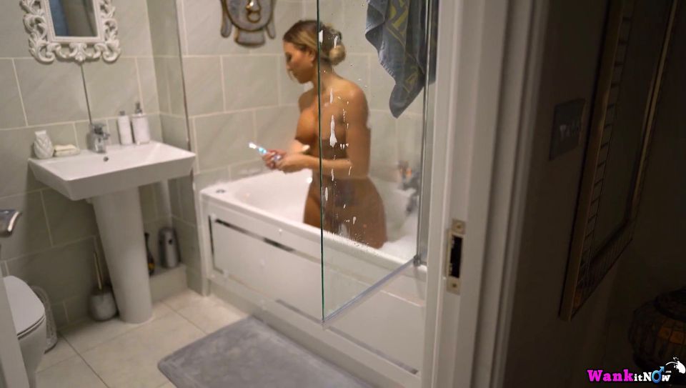 Natalia Forrest - Bath Time