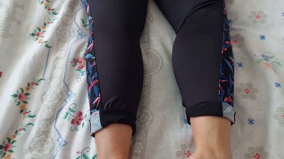 Amateur Blonde Mature Wife Enjoys Foot Fetish and Sex