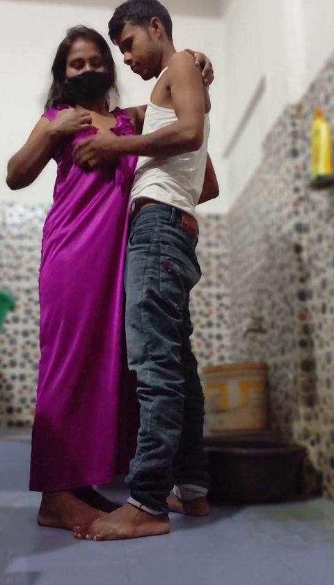 Indian desi girl morning nahane video